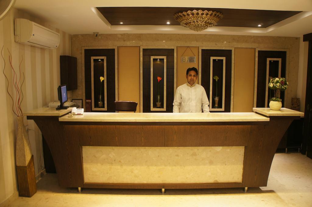 Hotel Surya Prime Кота Екстериор снимка