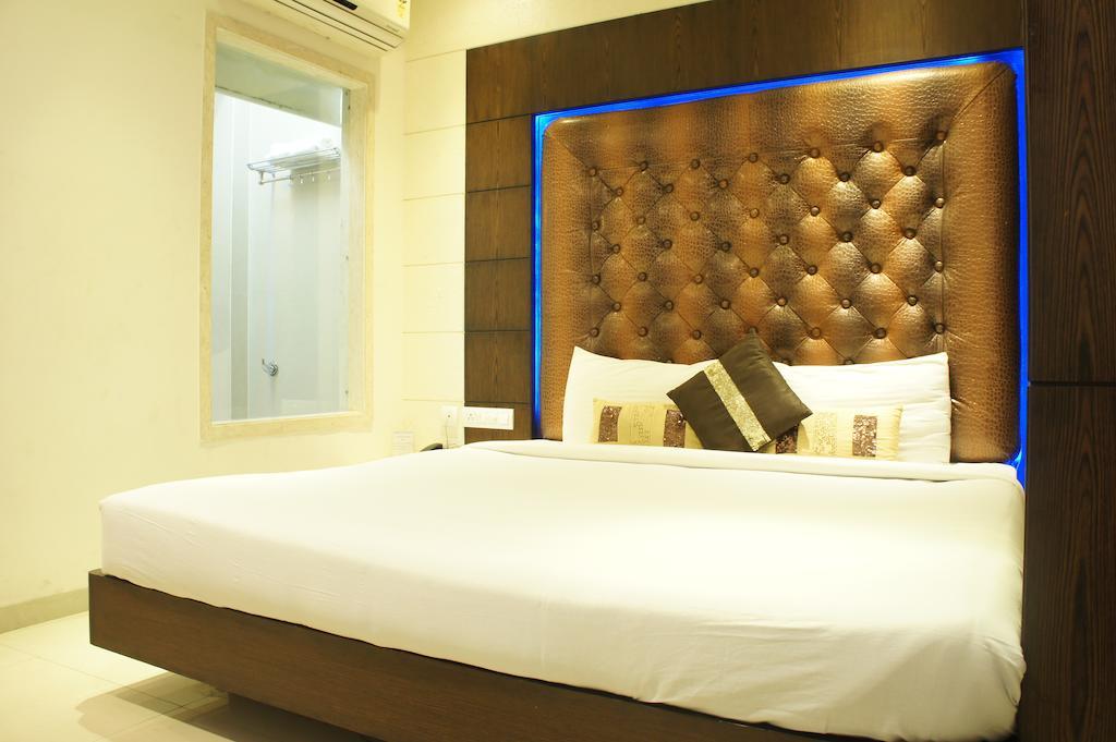 Hotel Surya Prime Кота Екстериор снимка